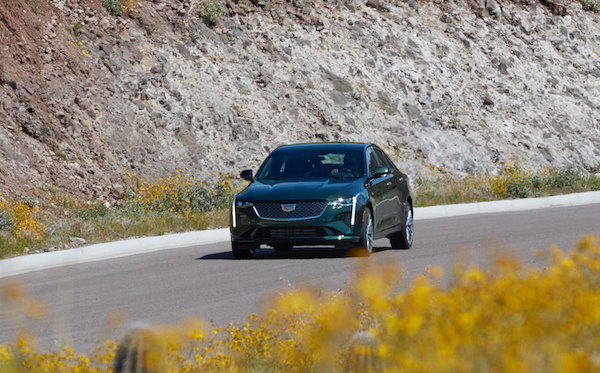 2020-Cadillac-CT4-01-imagen-AUTOM.jpg