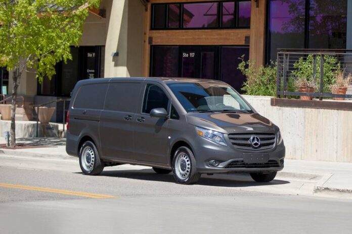 2020-mercedes-benz_metris_cargo-minivan_.jpg