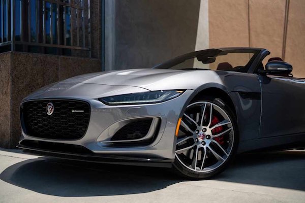 2021-Jaguar-F-Type-R-Dynamic-Convertible-02-copyAUTOM.jpeg