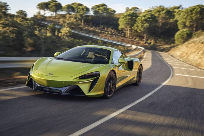 McLarenArturaFlux-11-696x464.jpg