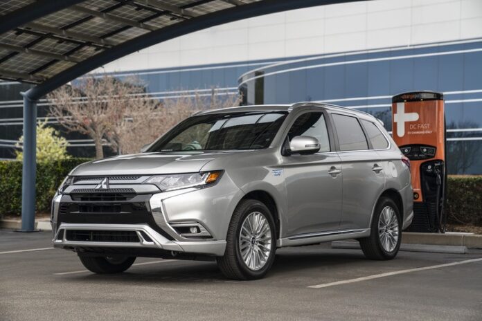 2019_Mitsubishi_Outlander_-1.jpg