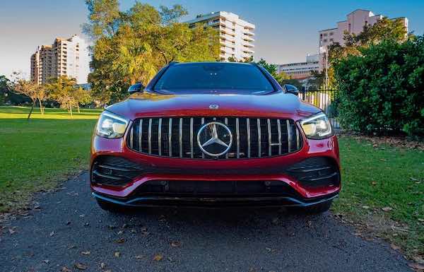 2021-Mercedes-Benz-GLC-43-02-frente-copyAUTOM.jpeg