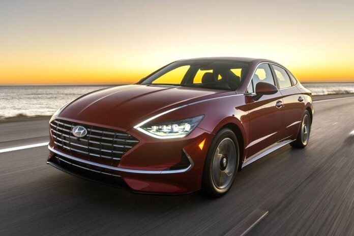 2021_hyundai_sonata-hybrid_sedan_limited_fq_oem_3_815.jpg