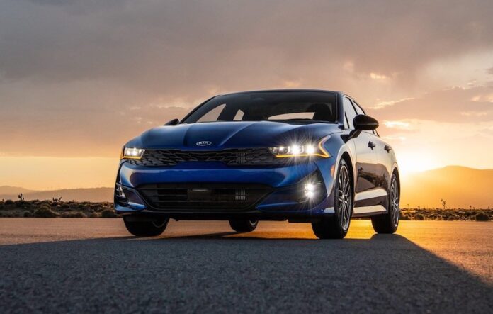 2021-Kia-K5-GT-Line-04-frente.jpg