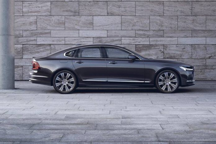 2021_volvo_s90_sedan_recharge-plug-in-hybrid-t8-inscription_s_oem_1_815.jpg