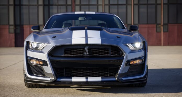 2022FordMustangShelbyGT500HeritageEdition_01.jpg