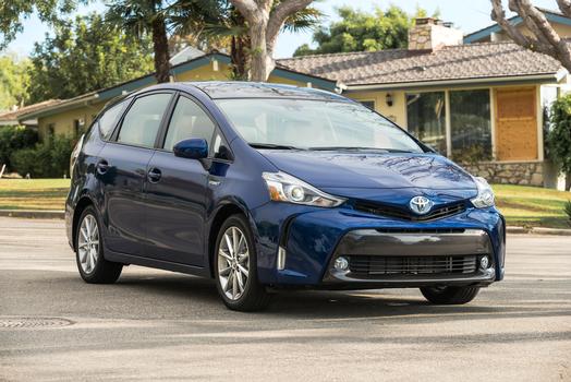 2016_Toyota_Prius_v_006_7E2754CA51C0CC0CCE1FA1A911B6BD4CDDA60E6E_low.jpg