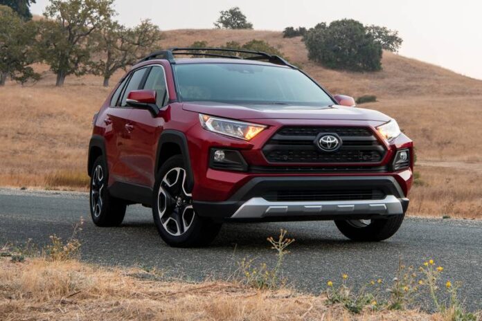 2020_toyota_rav4_4dr-suv_adventure_fq_oem_2_815x543.jpg