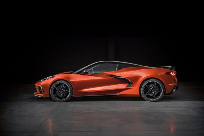 2021-Corvette-Stingray-02-perfil.jpg