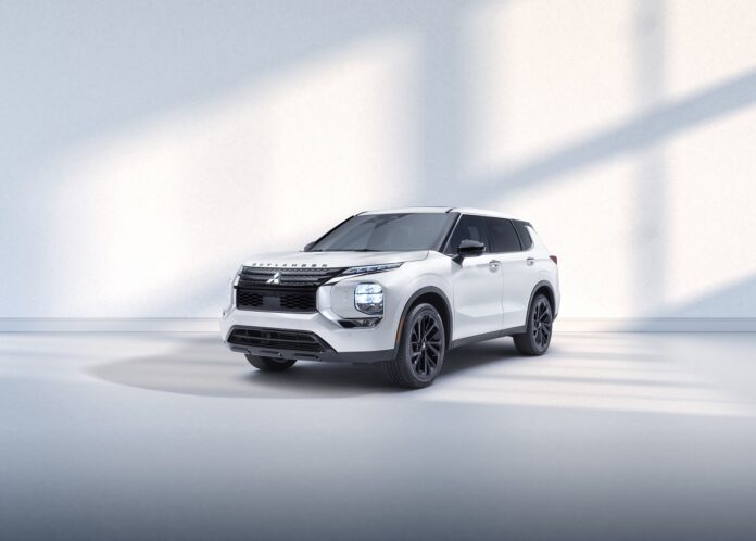 2022Outlander-BlackEdition1-source.jpg
