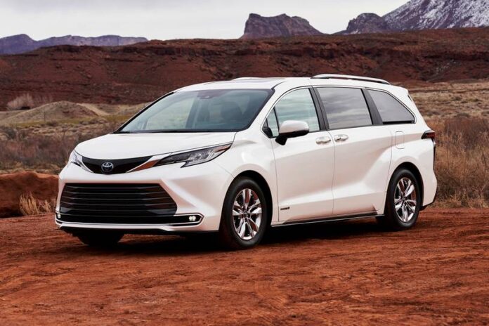 2022_toyota_sienna_passenger-minivan_limited-7-passenger_fq_oem_2_815x543.jpg