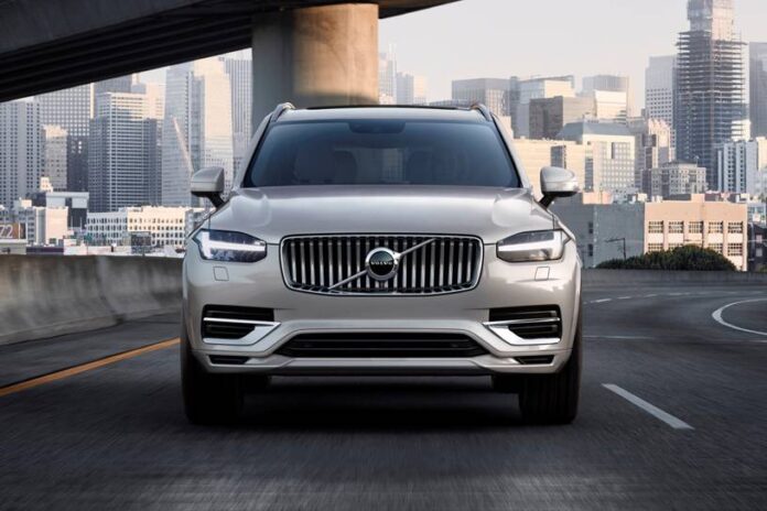 2021_volvo_xc90_4dr-suv_recharge-plug-in-hybrid-t8-inscription_f_oem_1_815x543.jpg