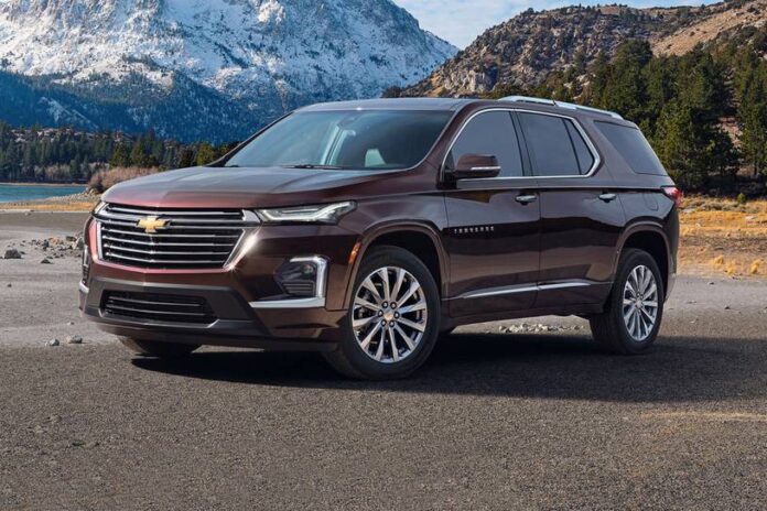 2022_chevrolet_traverse_4dr-suv_high-country_fq_oem_1_815x543.jpg