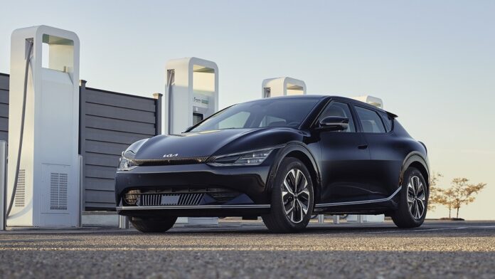 18260_All-new_all-electric_Kia_EV6_takes_Guinness_World_Records_title_in_journey.jpg