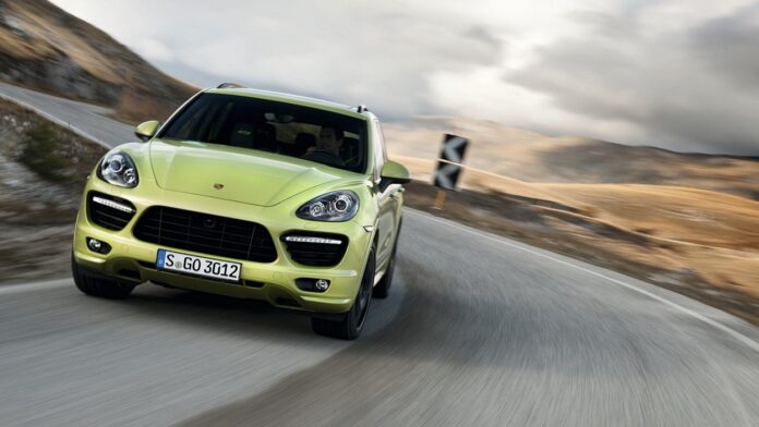 PORSCHE-CAYENNE-GTS4.jpg