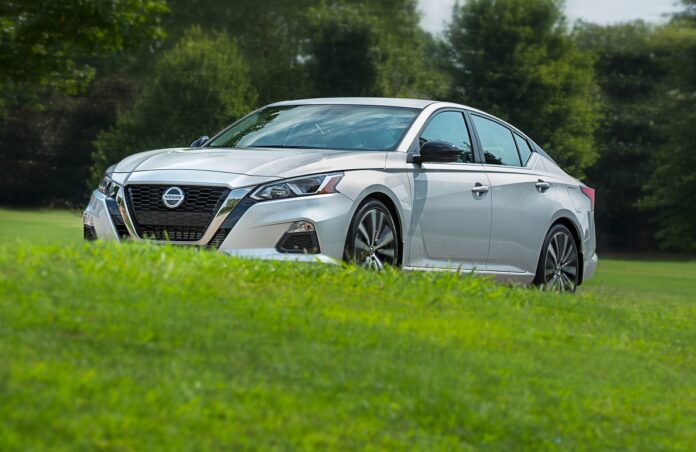 2022NissanAltima-05.jpg