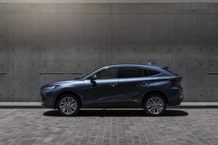 MY21_Venza_Limited_003-1500x1000-1.jpg