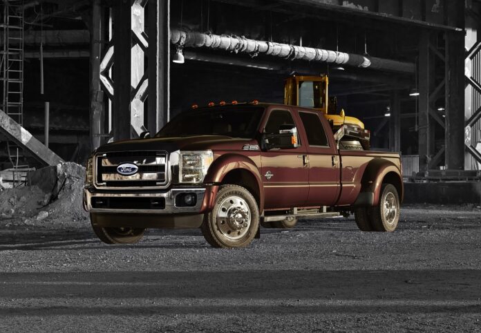 2015_FordF-450_SuperDuty_04.jpg