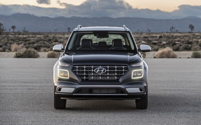 2021-Hyundai-Venue-02-frente.jpg