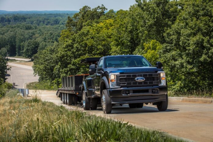 2023-Ford-Super-Duty_F-450-XL_Max-Tow_01.jpg