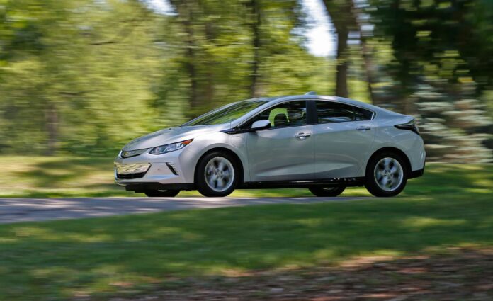 2018-chevrolet-volt-in-depth-model-review-car-and-driver-photo-701445-s-original.jpg