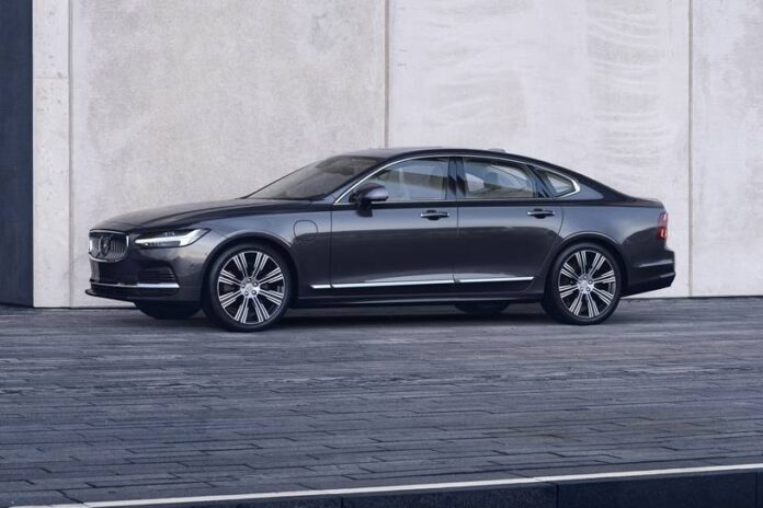 2021_volvo_s90_sedan_recharge-plug-in-hybrid-t8-inscription_fq_oem_1_815.jpg