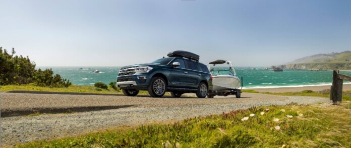 2023-Ford-Expedition-Platinum_Flight-Blue_01.jpg