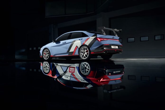 64221-HyundaiMotorUnveilsELANTRANTCREditionEnhancedMotorsportsDNAforEverydayDriving.jpg