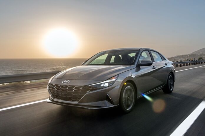hyundai-elentra-HEV.jpg