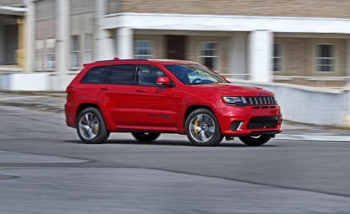 2018-jeep-grand-cherokee-trackhawk-srt-01-placement-1525104704.jpg