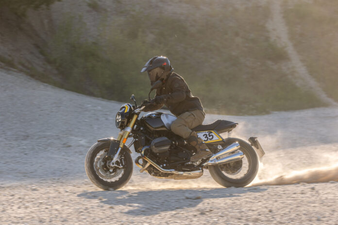 P90614767_highRes_bmw-motorrad-present-scaled.jpg